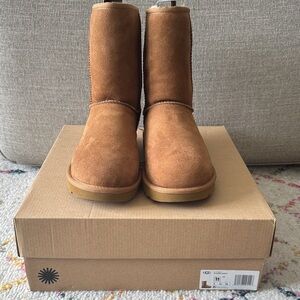 UGG Chestnut Classic Short II Boots Size 11